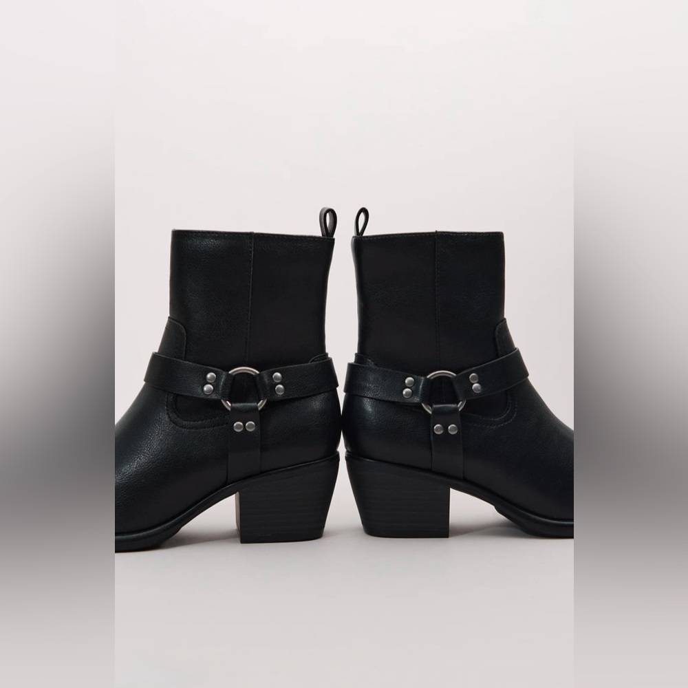 Altar’d State Dawn Black Buckle Boot size 7 - Picture 3 of 4